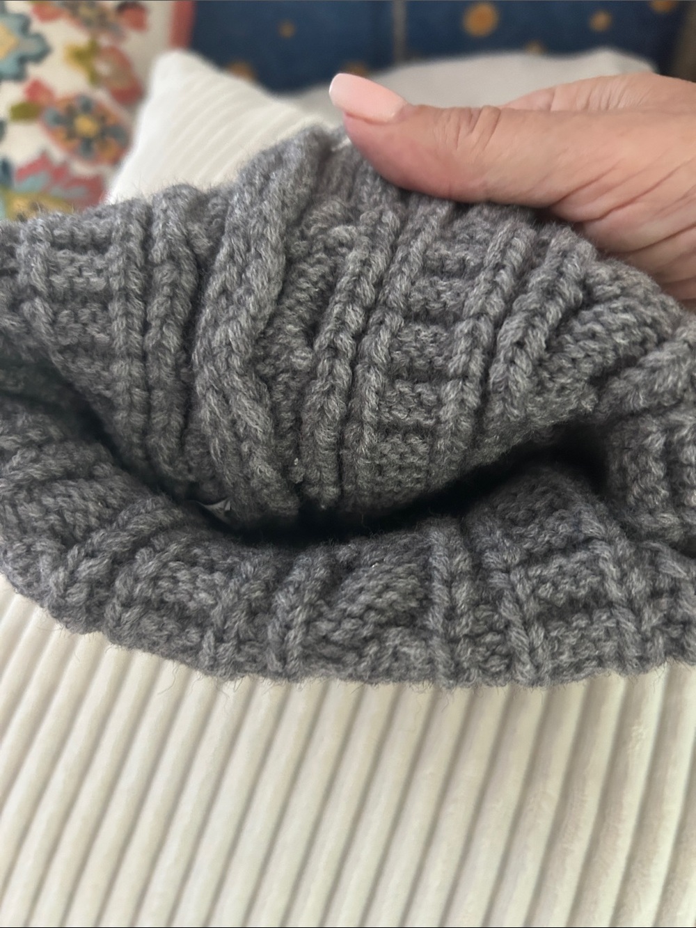 100% Acrylic Gray Knit Pom-Pearl Beanie. - Picture 3 of 4